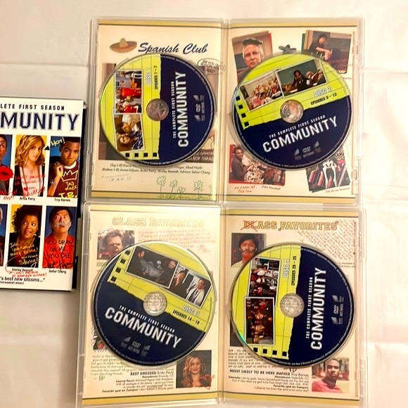 Community series, The Complete First Season TV Show DVD ( 4 Disks) - Picture 2 of 4